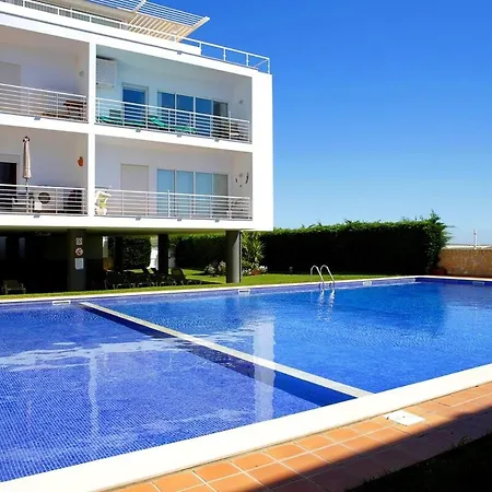 Calma, Formosa Village 公寓 *